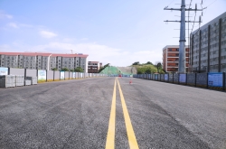 托子沖南路主幅路通車，新學(xué)校旁拉通了一條便民路